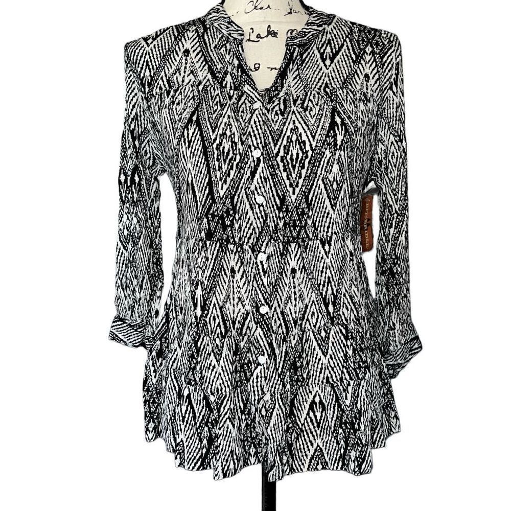 Bit & Bridle black
& white flare bottom blouse small NWT‎